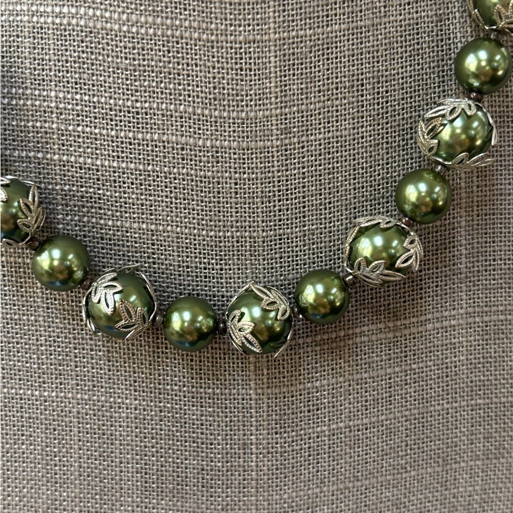 Vintage Green Bead Necklace With Ornate Silver-toned Leaf Bead Caps - Picture 3 of 5